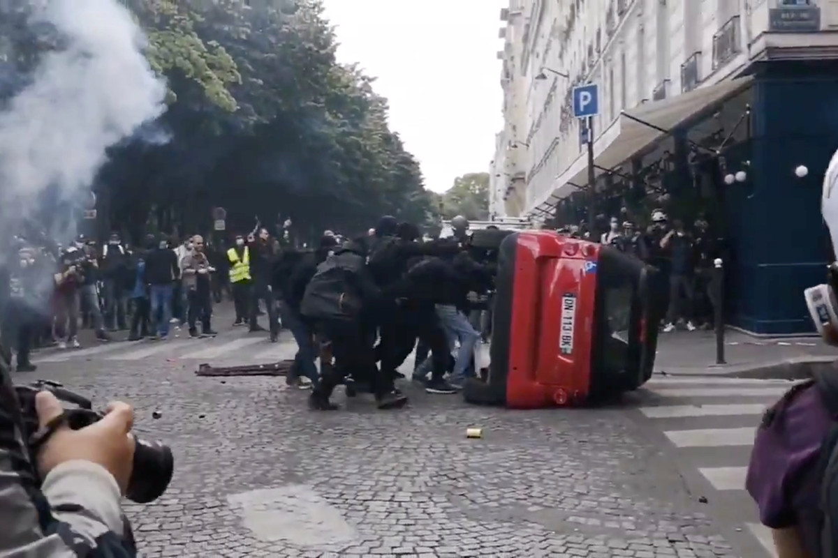 Police blame anarchists for hijacking peaceful protest in Paris