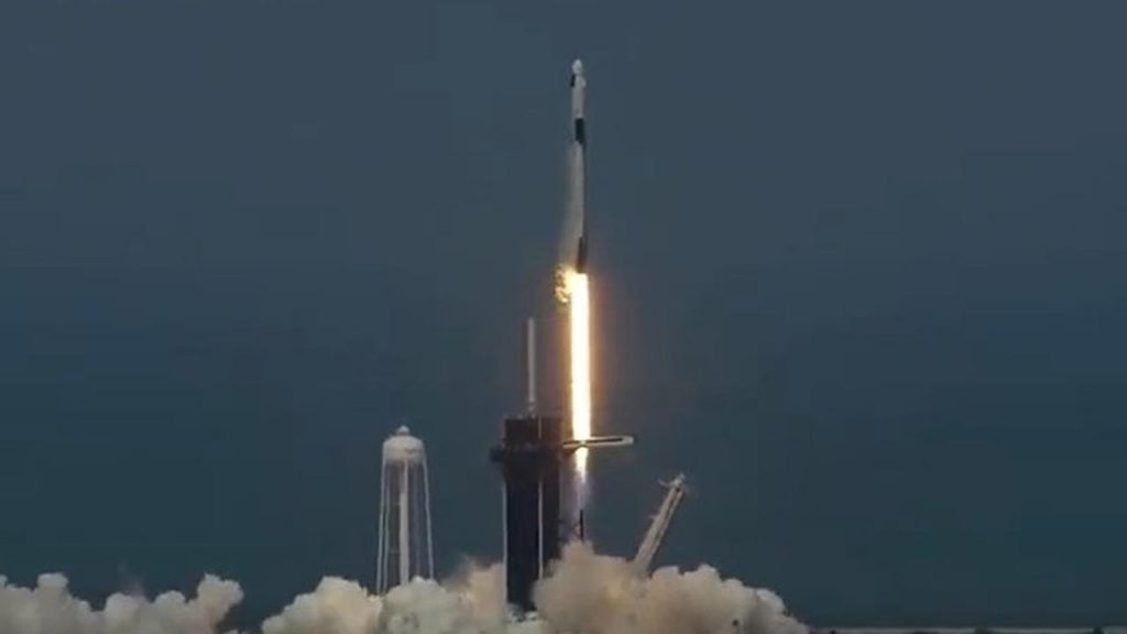 america-launches-a-manned-space-flight-for-the-first-time-in-more-than