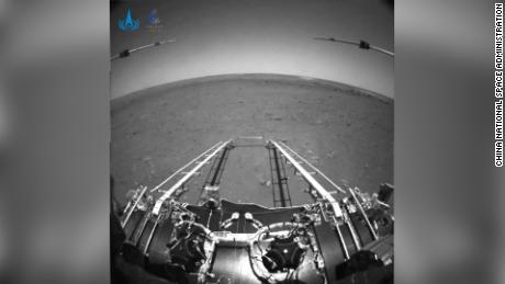 China publishes the first pictures taken by the Mars probe